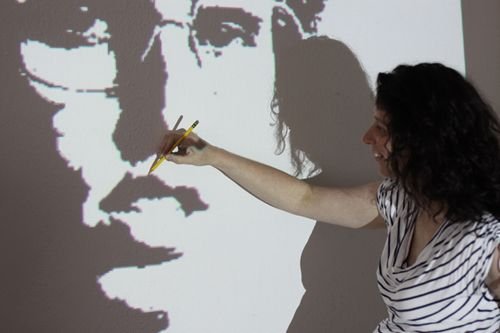 Enlarge an image with an art projector